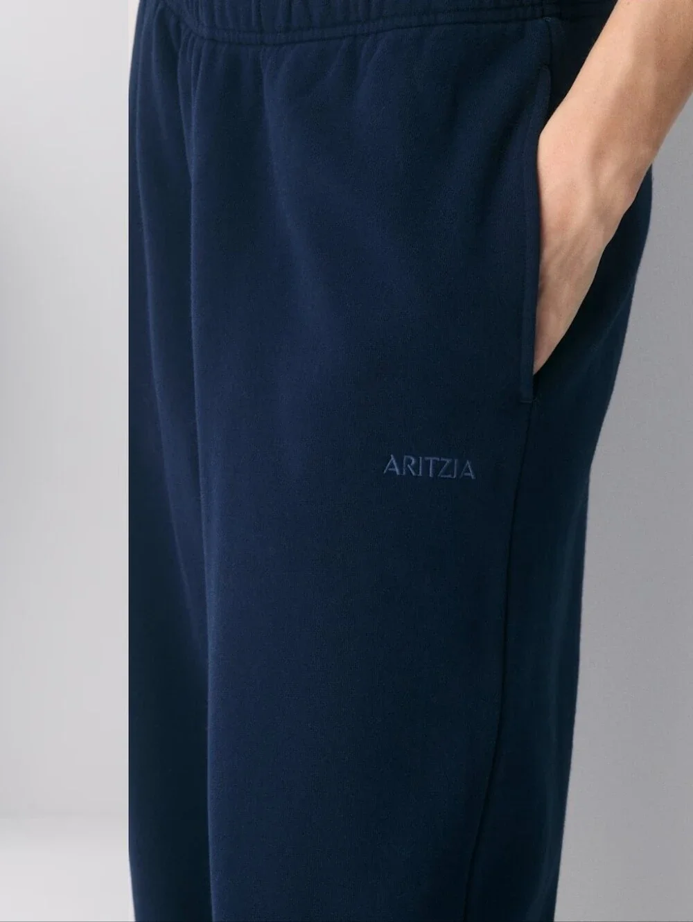 Aritzia Cozy Sweatfleece Mega Straight™ Sweatpant Size XS - Picture 8 of 16